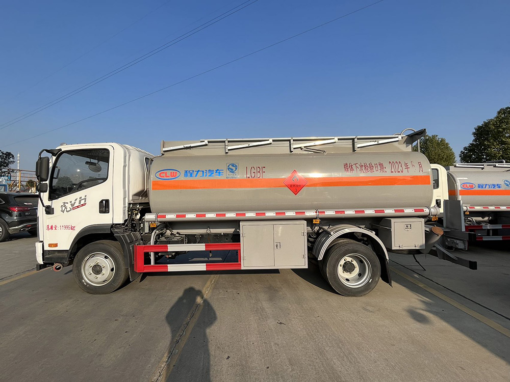 CL5120GYYC6型运油车9.7方