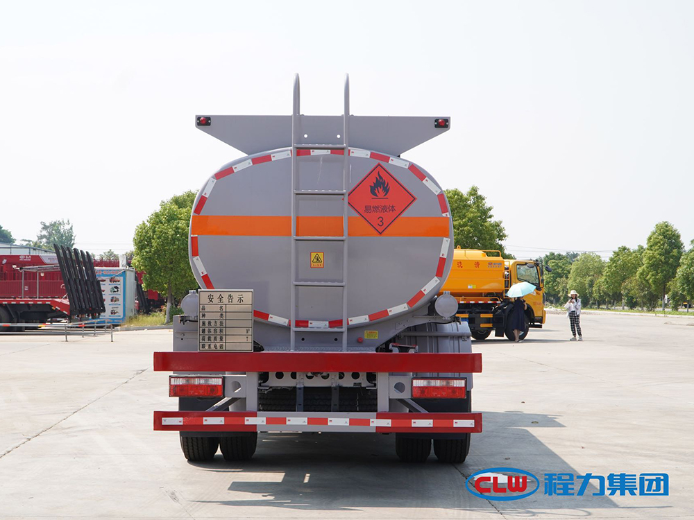 东风D9油罐车12.6方