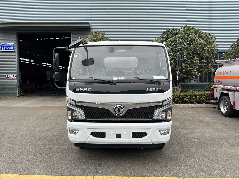 东风福瑞卡10方油罐车