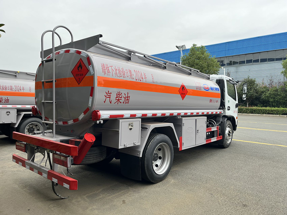东风福瑞卡10方油罐车