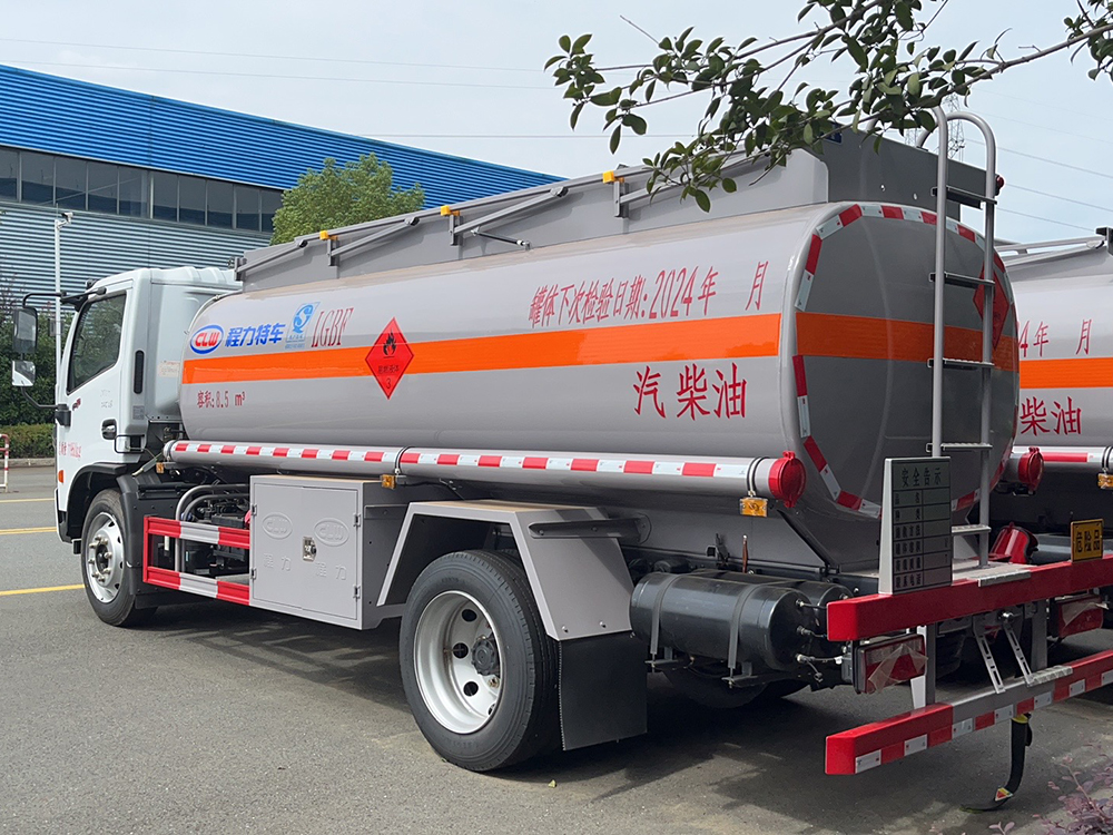 东风福瑞卡油罐车8.5方