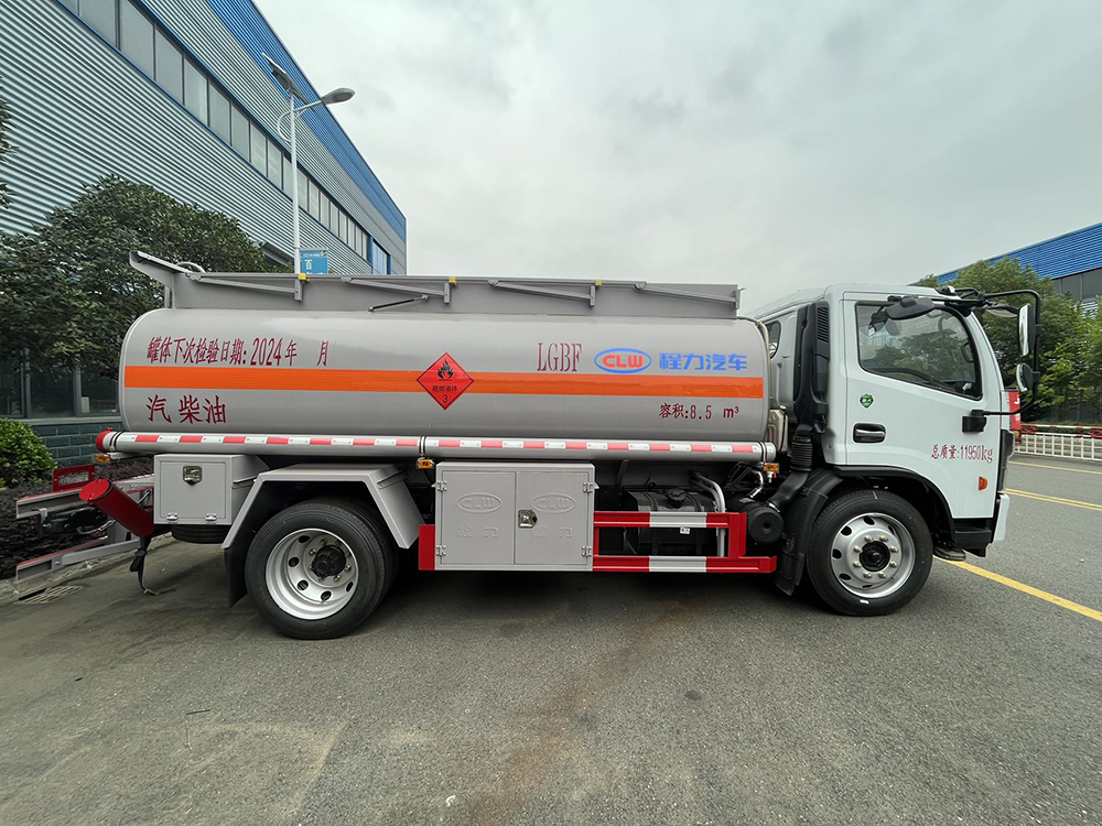 东风福瑞卡油罐车8.5方
