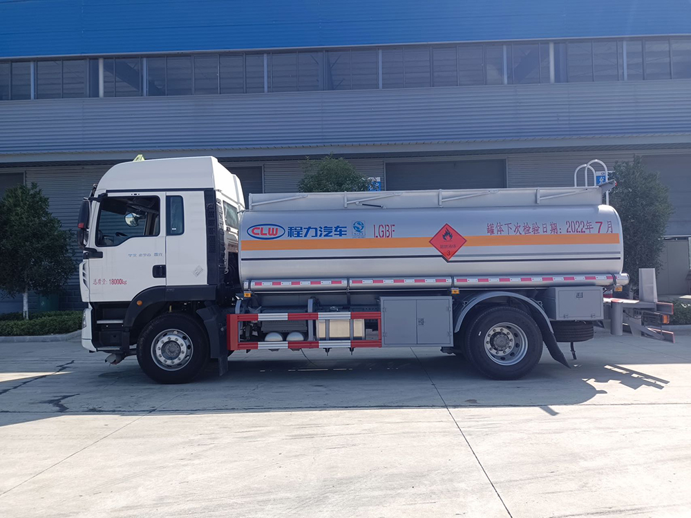 豪沃 TX5油罐车13.1方