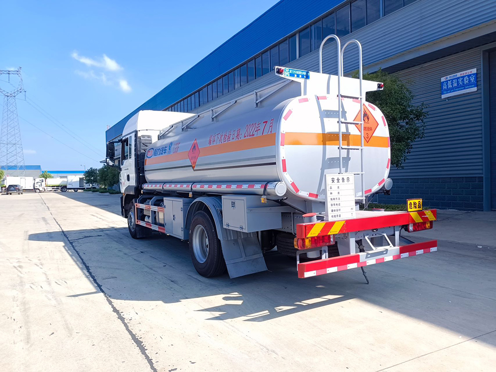 豪沃 TX5油罐车13.1方