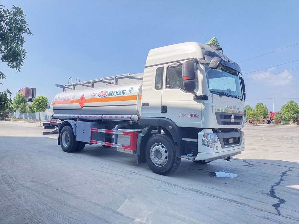 豪沃 TX5油罐车13.1方