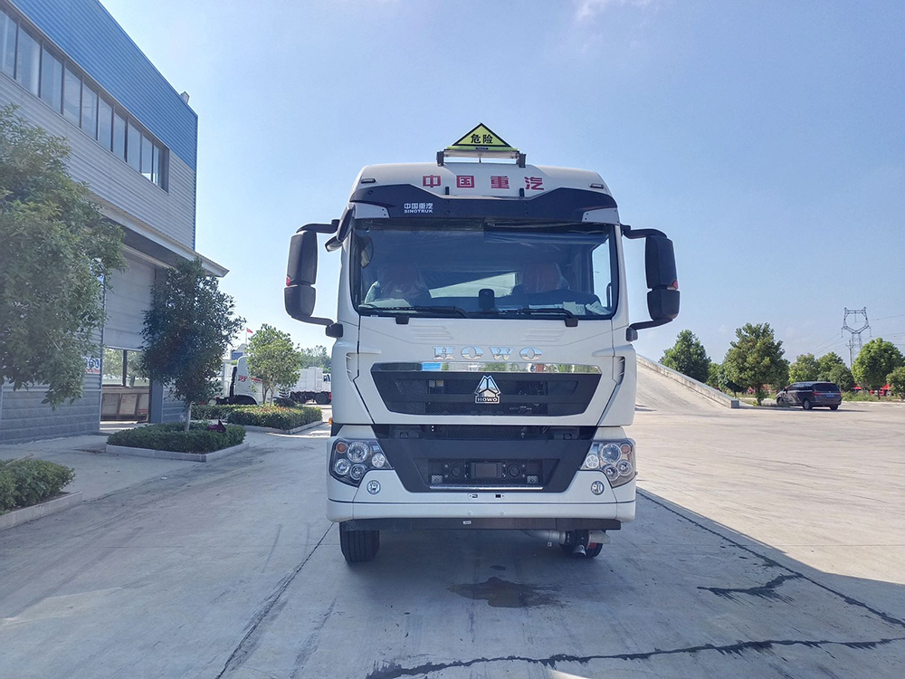 豪沃 TX5油罐车13.1方
