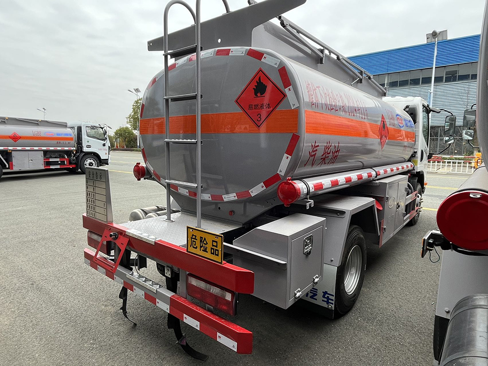 解放7.2方油罐车