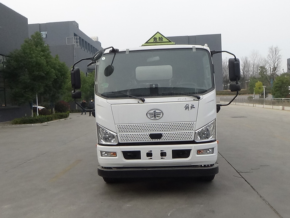解放J6F油罐车9.8方
