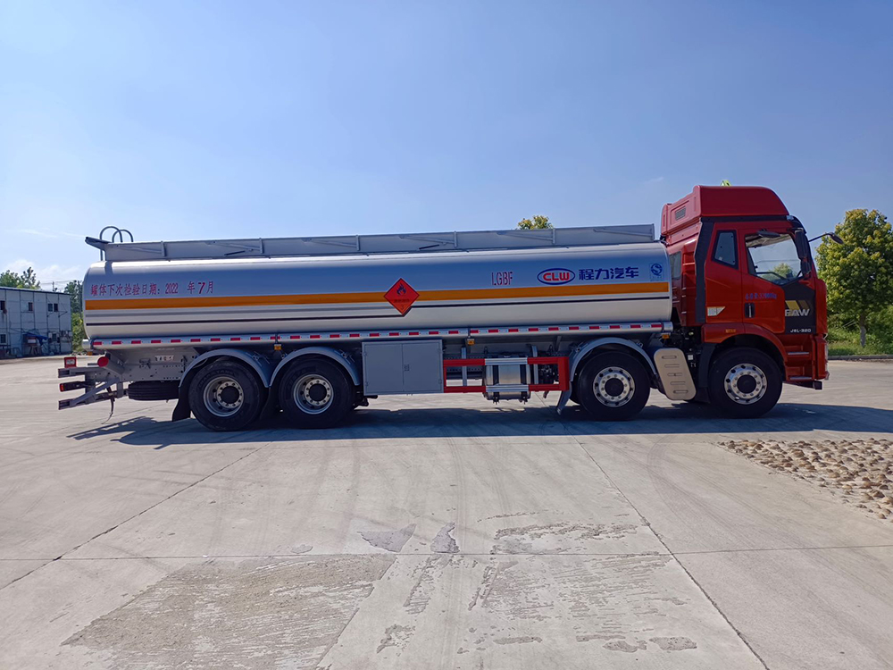解放J6油罐车27方