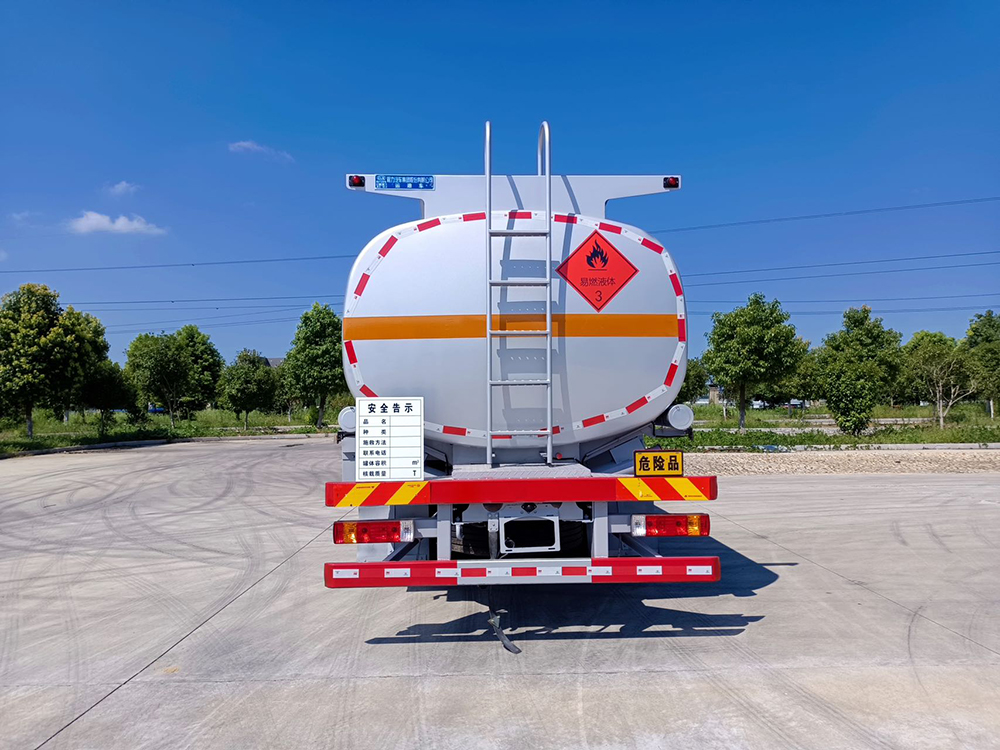 解放J6油罐车27方
