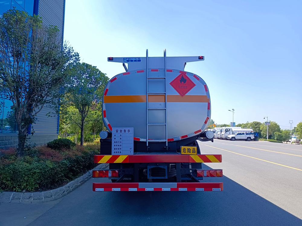 解放J6油罐车27方