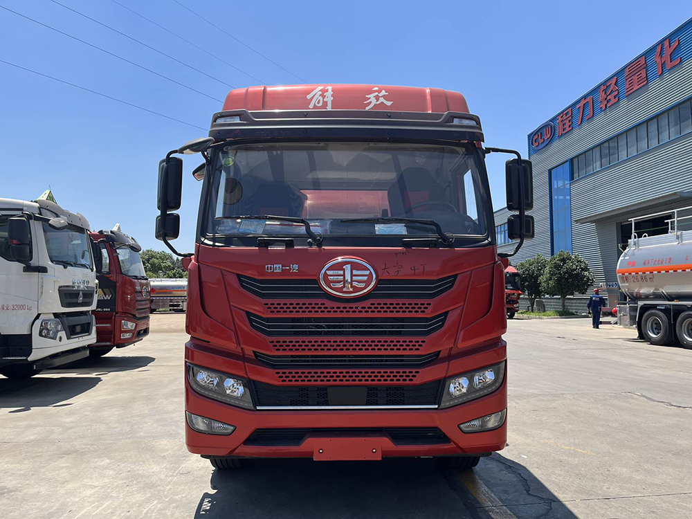 25方铝合金油罐车