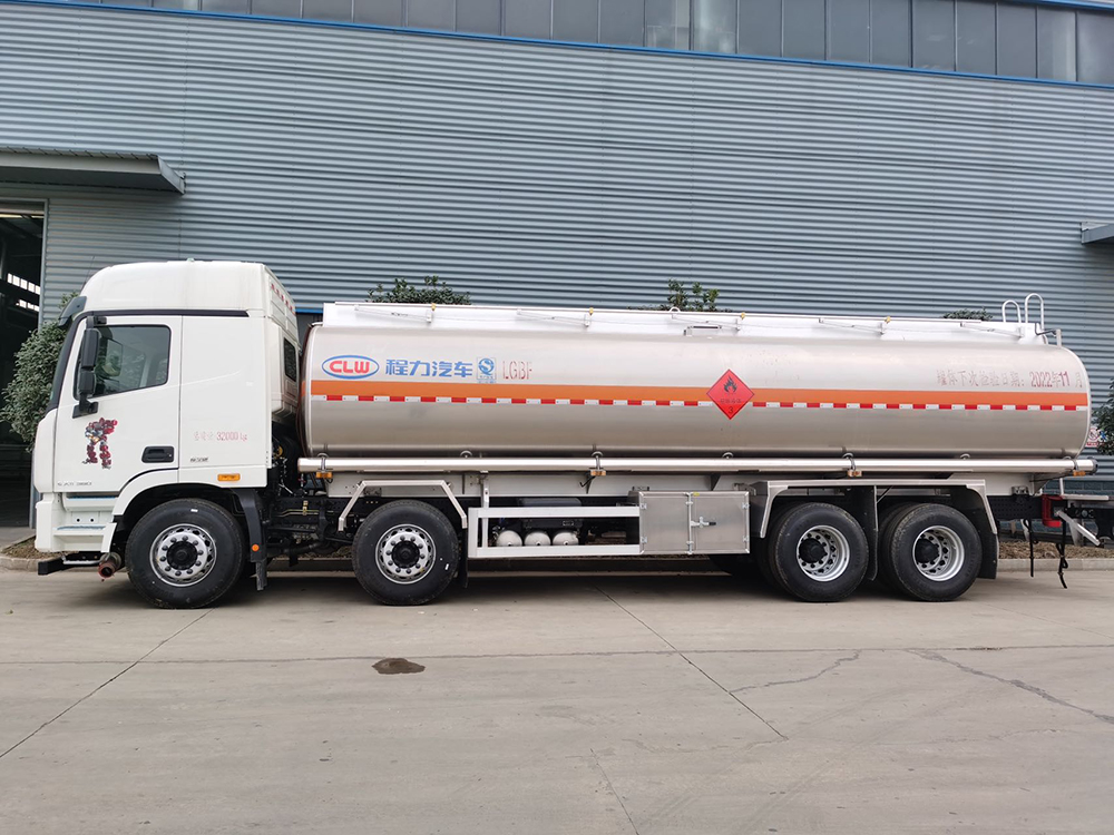 欧曼前四后八油罐车30方