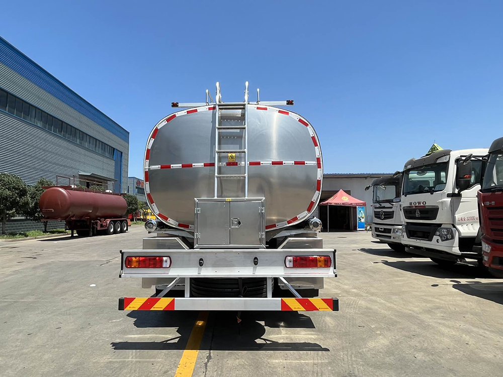 25方铝合金油罐车