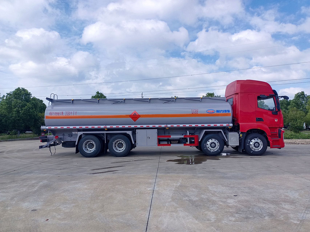 上汽红岩油罐车24方