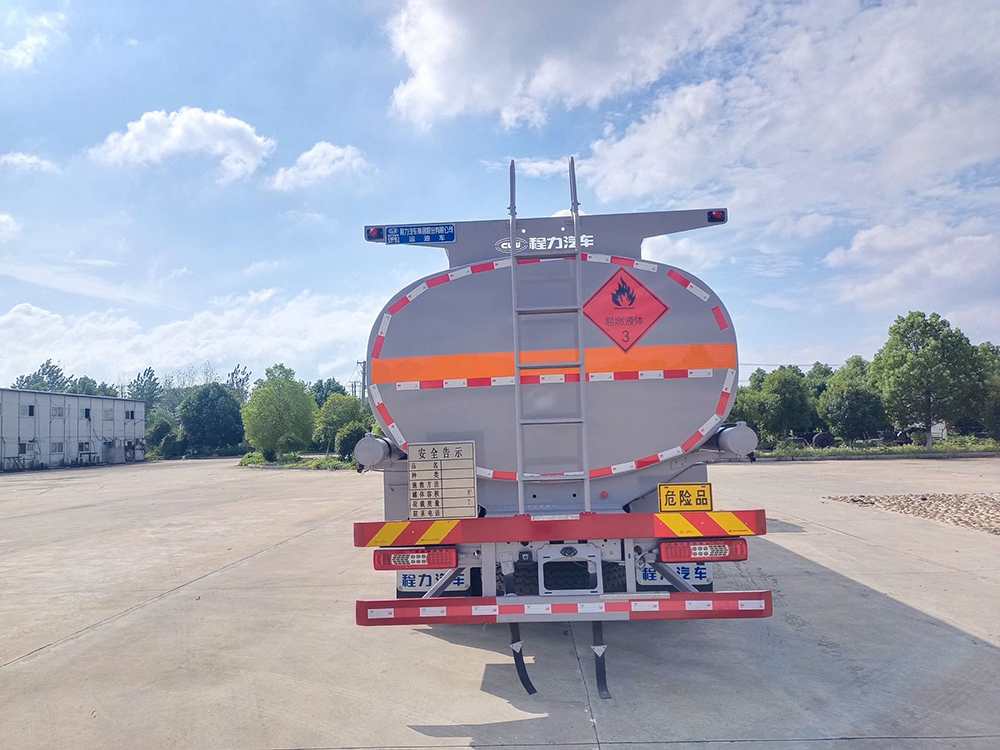 上汽红岩油罐车24方