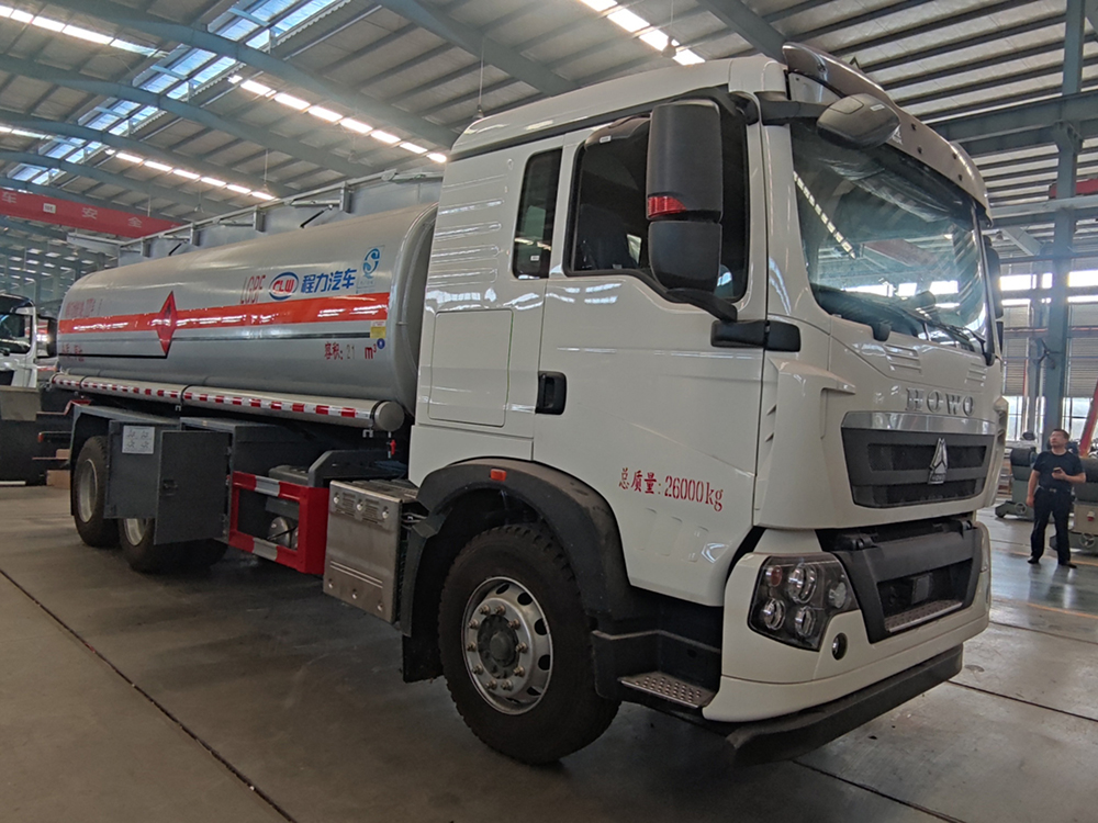 重汽豪沃后双桥油车21方