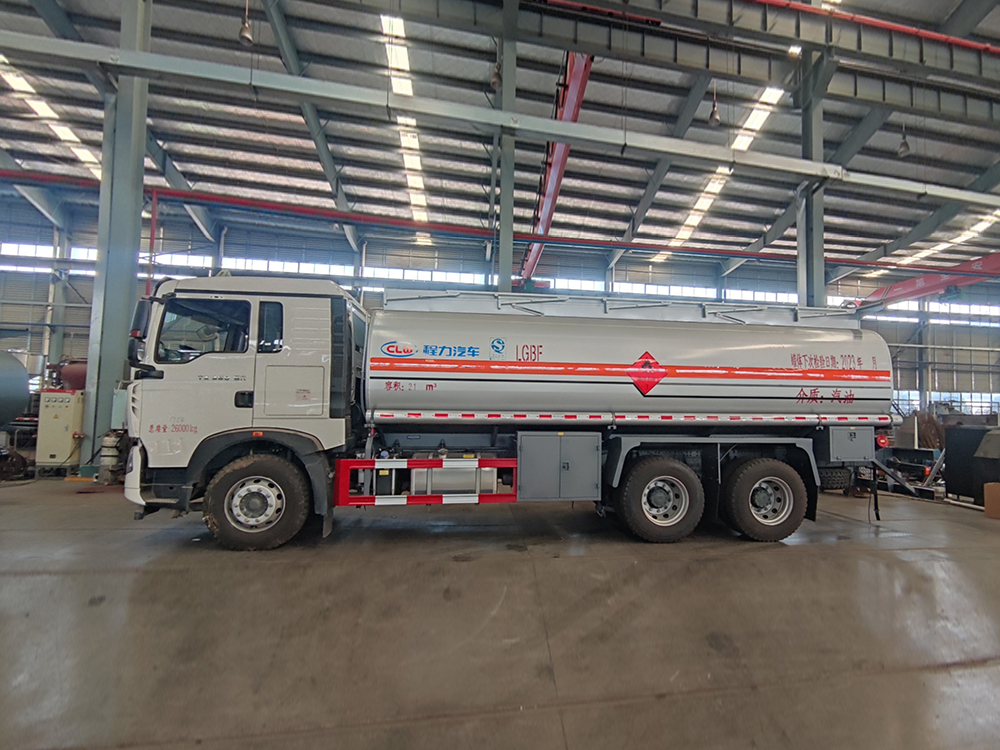 重汽豪沃后双桥油车21方
