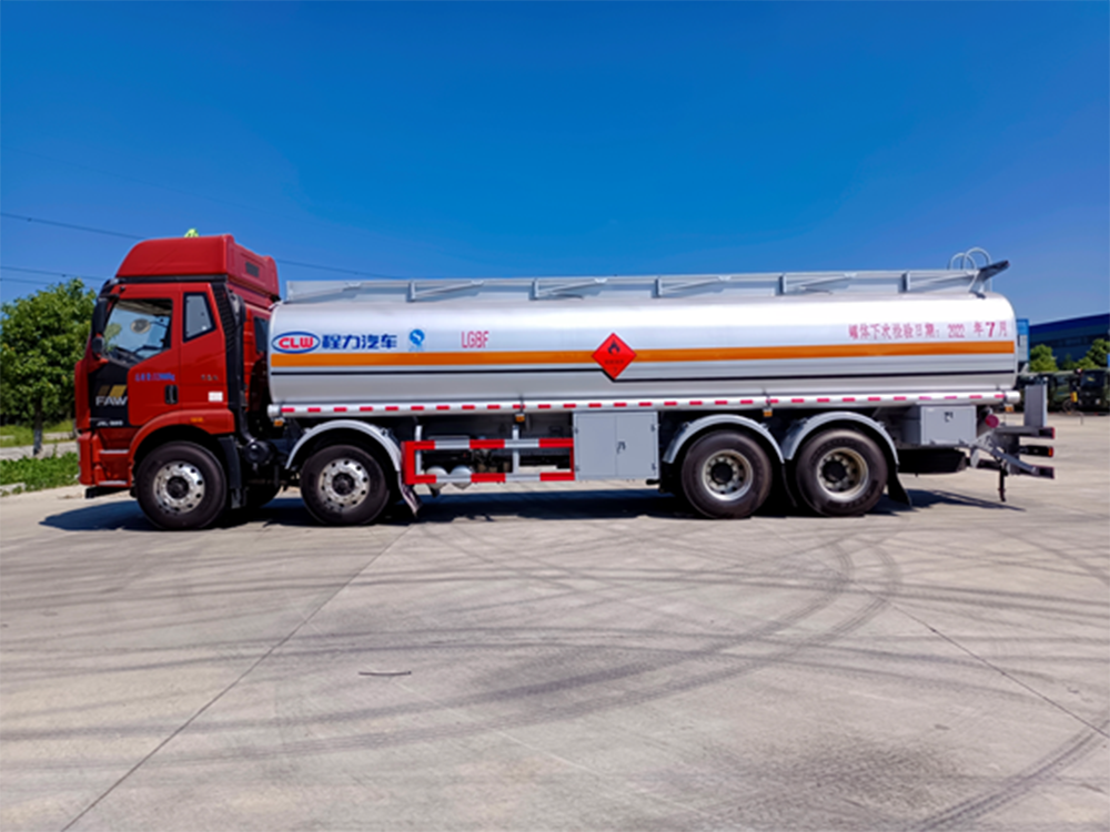 CL5321GYYC6型运油车27.2方