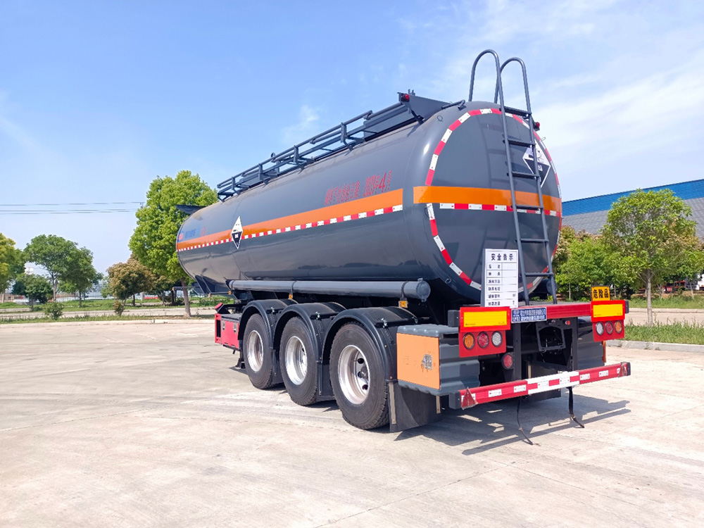 CL9402GFWA腐油性物品罐式运输半挂车28.4方