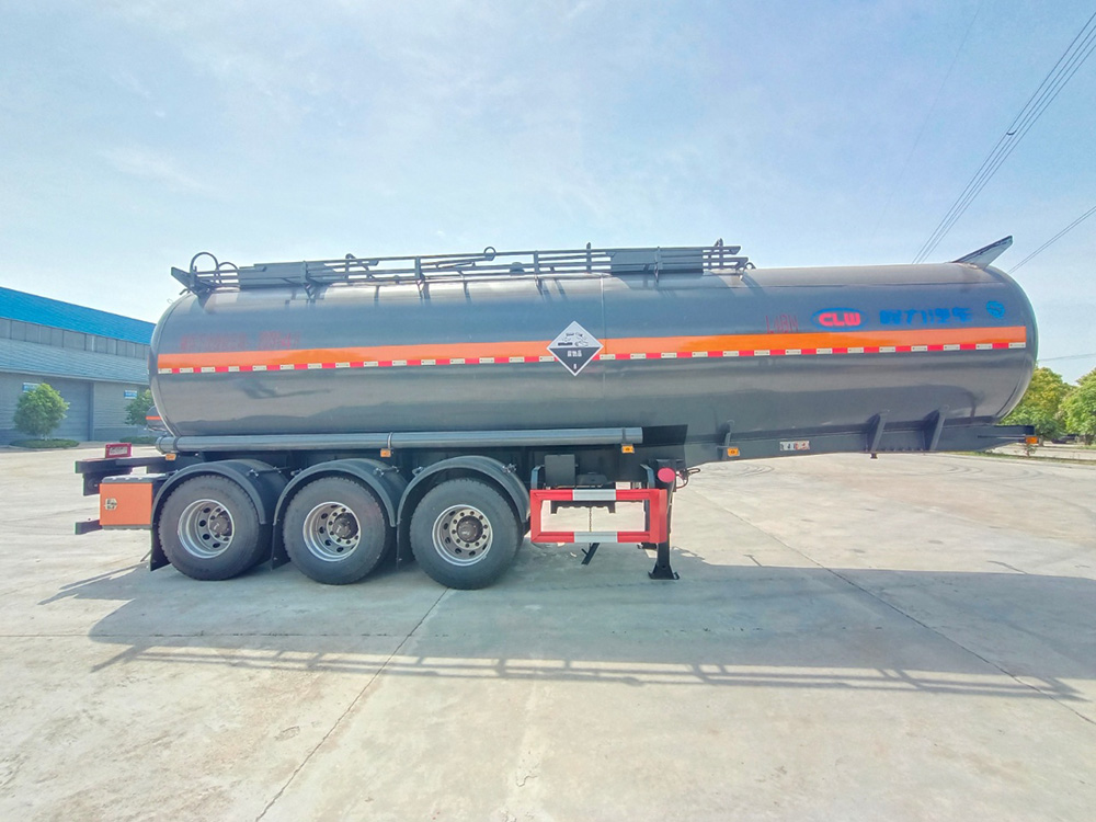 CL9402GFWA腐油性物品罐式运输半挂车28.4方
