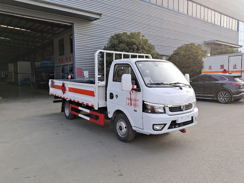 东风途逸柴油版气瓶运输车