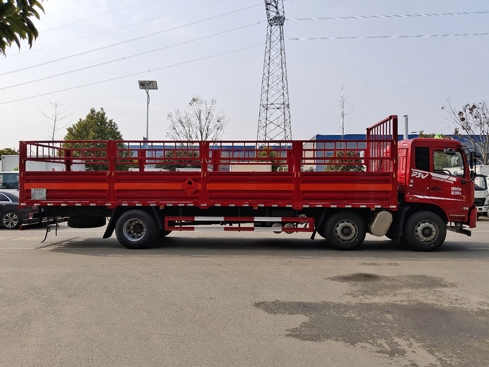 东风新汽6X2气瓶运输车