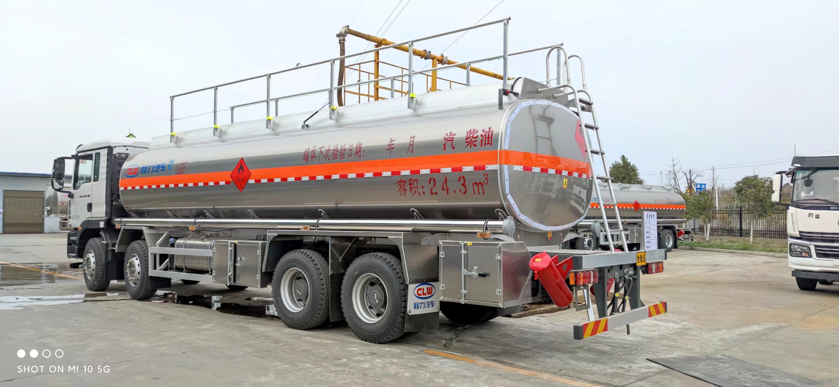CL5260GYYLZ6型铝合金运油车19.9方