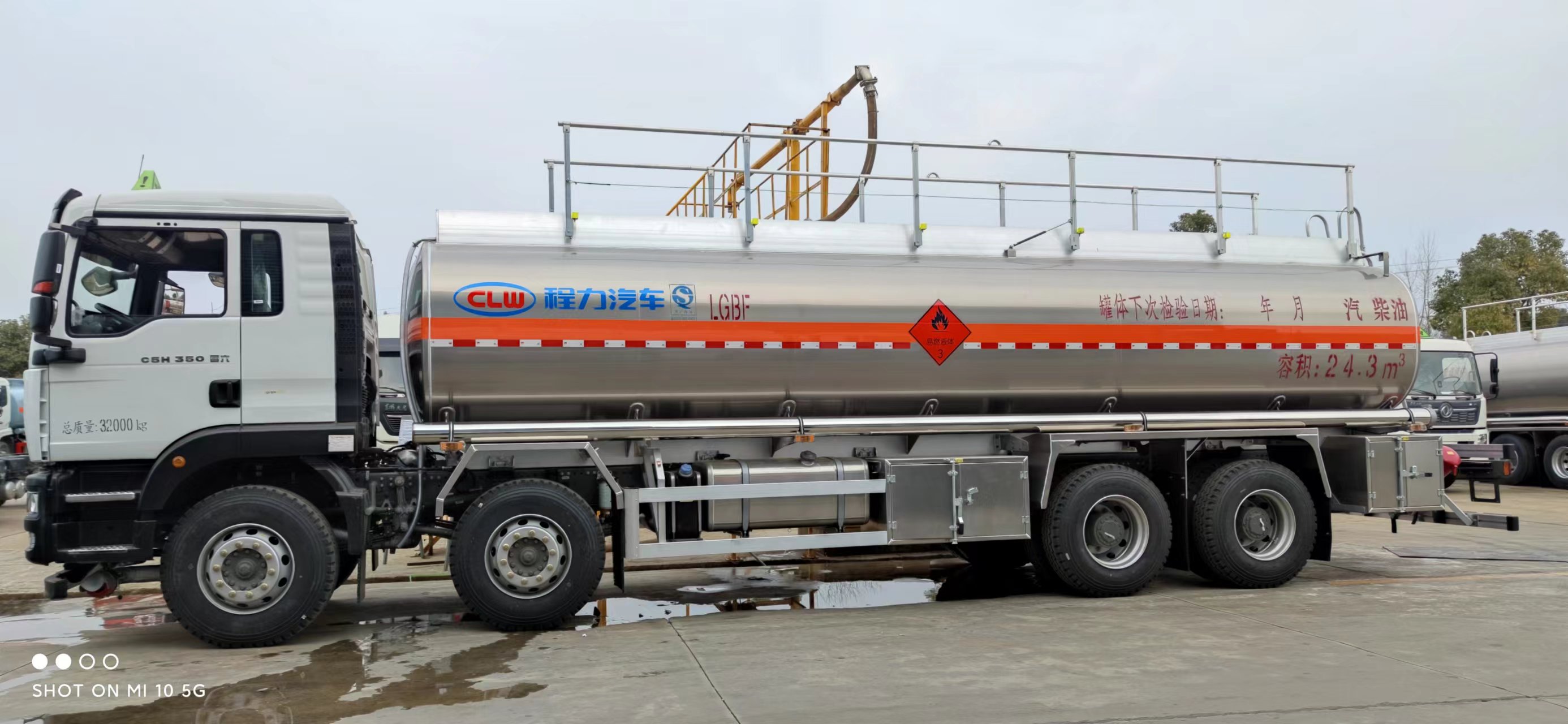 CL5260GYYLZ6型铝合金运油车19.9方