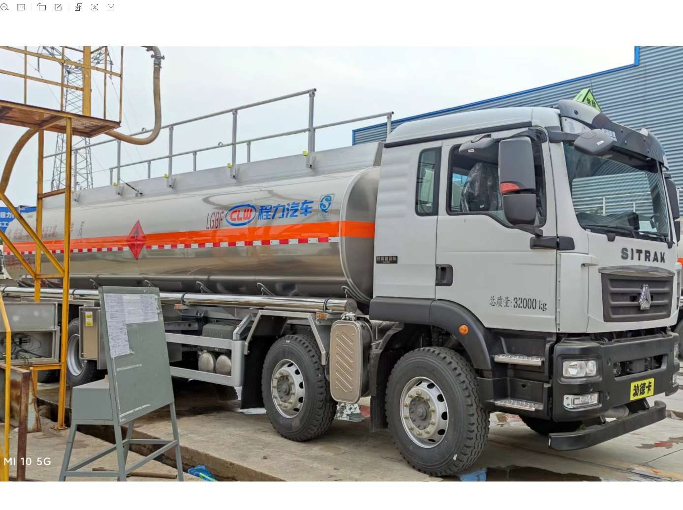 CL5260GYYLZ6型铝合金运油车19.9方