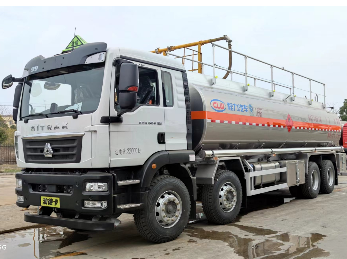 CL5260GYYLZ6型铝合金运油车19.9方