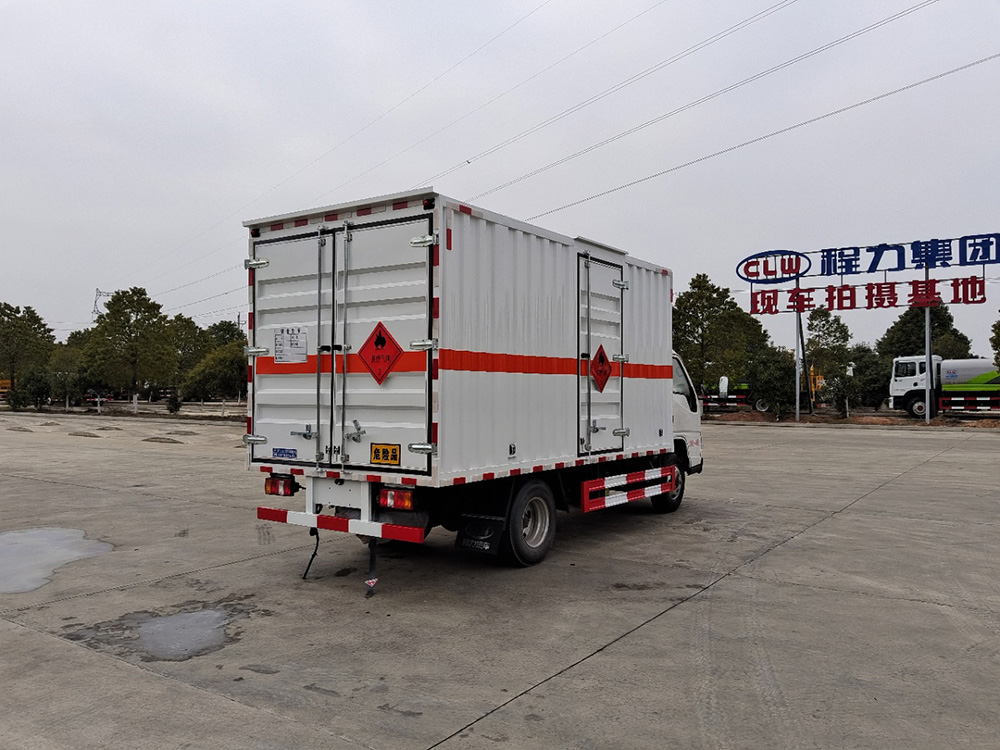 江铃顺达易燃液体厢式运输车