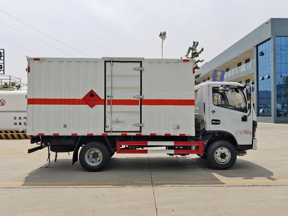 CLW5073XZW6型易燃液体厢式运输车