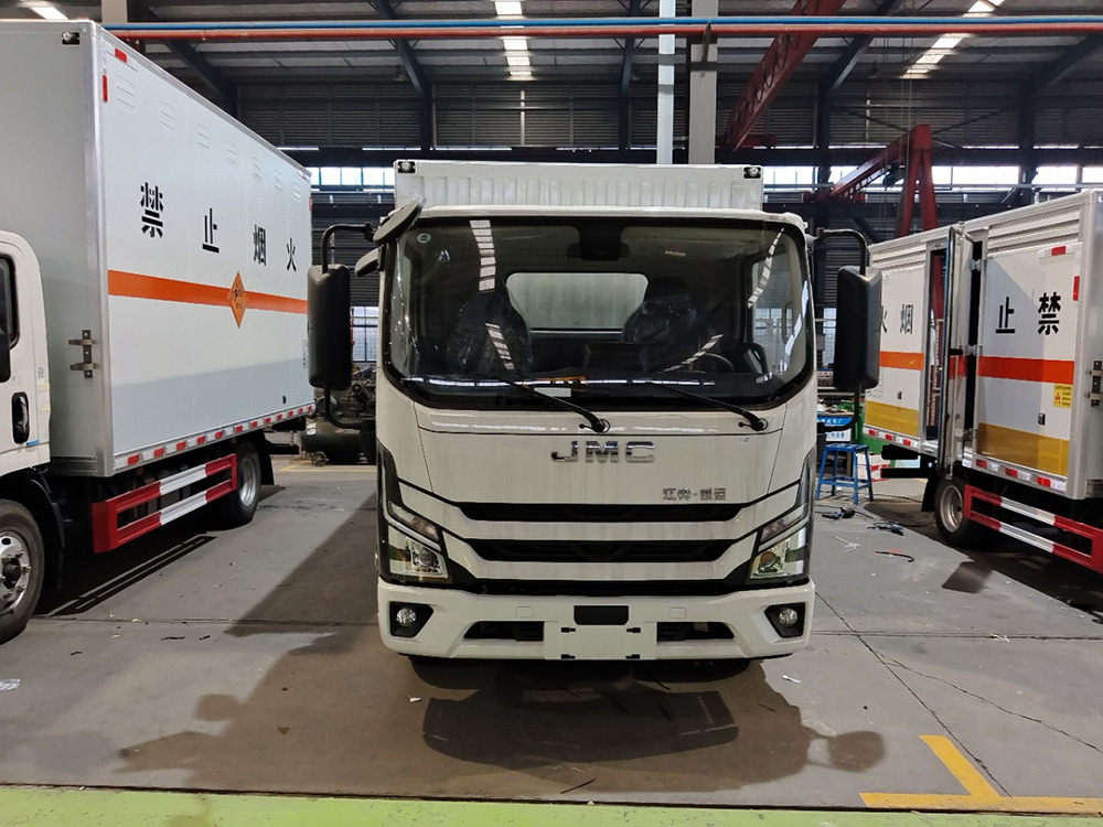 江铃凯运杂项危险品厢式运输车