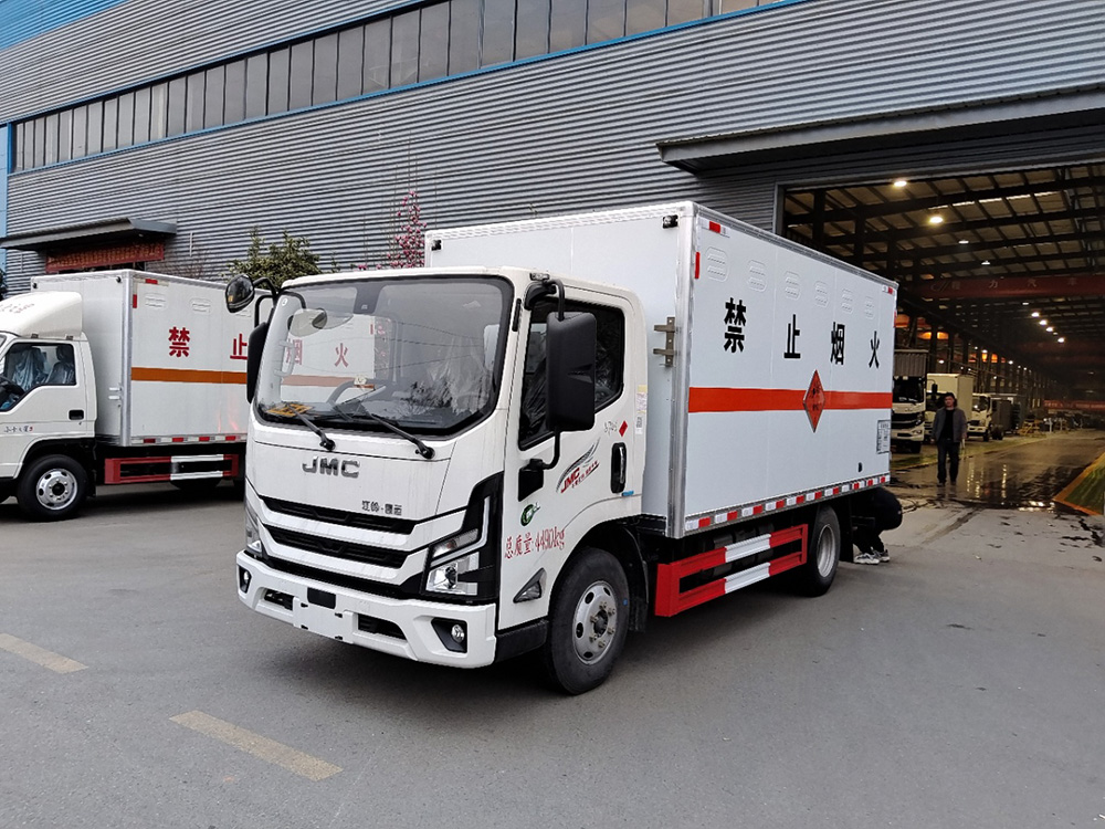 江铃凯运杂项危险品厢式运输车