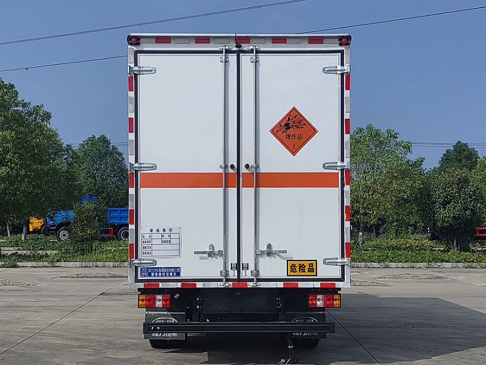 江铃凯运杂项危险品厢式运输车