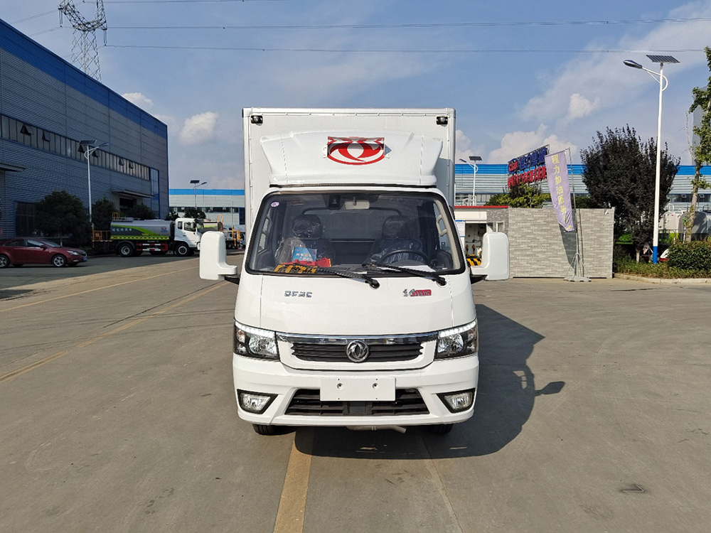 东风途逸柴油版杂项危险品厢式运输车